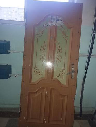 Qapılar və aksessuarlar: Mənzil üçün İşlənmiş Giriş qapısı Glazok ilə, Ünvandan götürmə — 1