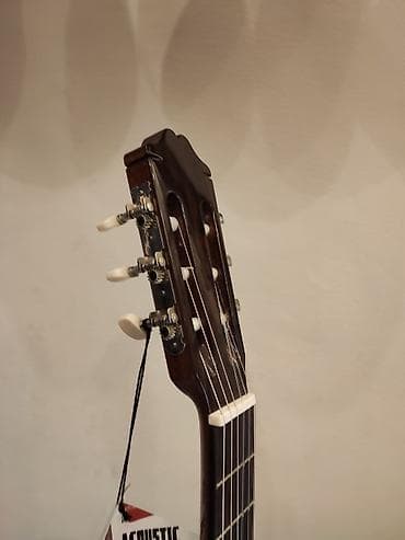 qədimi pullar: Klassik gitara
Model:Kapok SC168
Üst:Şam ağacı
Çanta hədiyyə
Ölçü:4/4 — 1