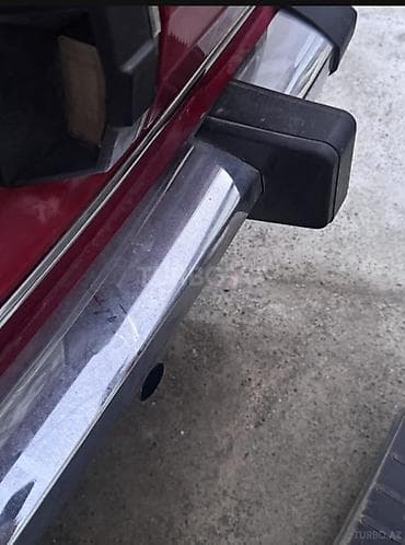 vito disk: VAZ 2106, qırmızı rəngli sedan. Xüsusiyyətlər: - Kuzov: 4 qapılı — 6