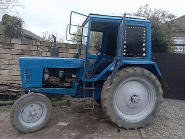 комбик: Mavi rəngli təkərli kənd təsərrüfatı traktoru - Tam qapalı kabina — 3