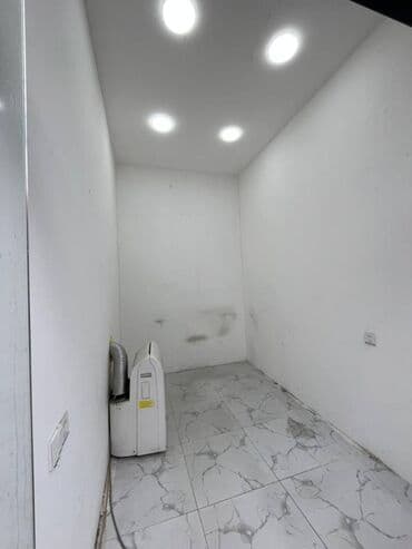 Əhmədli metrosunun düz çıxışında, ümumi sahəsi 7 kv/m olan obyekt