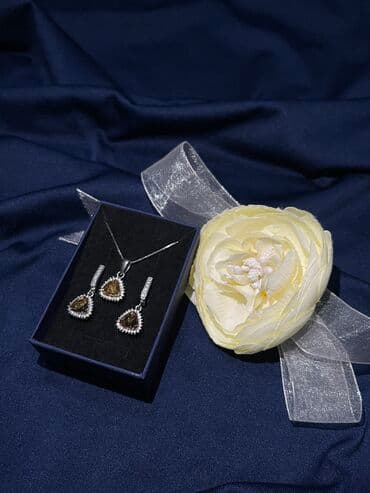 750 eyarli qizilin qiymeti: Dəstə daxildir: Sırğa, Sep, Kulon, Gümüş, 925 Əyar — 3