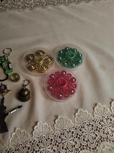 firyus berde: Məhsul: Açar asqıları və fidget spinerlər dəsti Təsvir: - Müxtəlif — 5