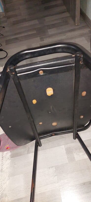 oturacaq uzlukləri: Qara rəngli ofis/ziyafət stulu - Klassik dizayn: qalın süngərli — 6