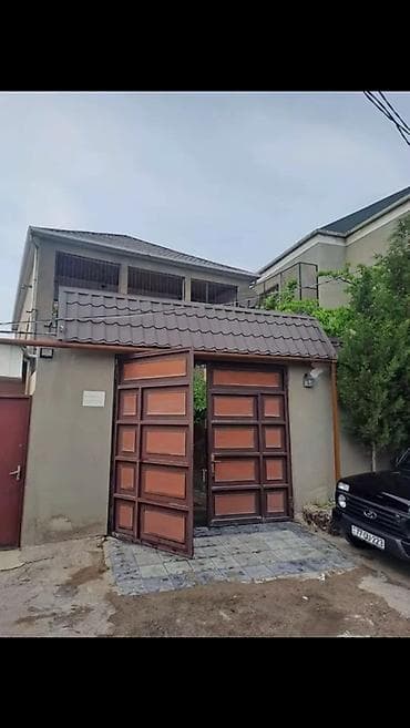 Fərdi yaşayış evi, iki mərtəbəli, geniş həyəti və terraslı. Evin