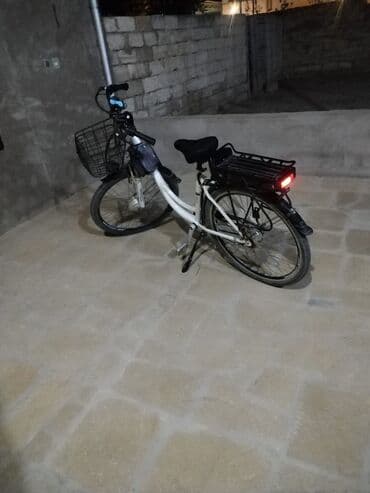 sədərək velosiped satışı 2021: Şəhər tipli elektrik velosipedi - Rəng: ağ gövdə, qara elementlər - — 1