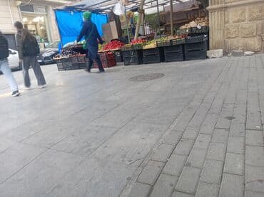 daş duz satışı: Meyvə-tərəvəz satışı – küçə köşkü Təzə və mövsümi məhsullar: - Nar - — 3