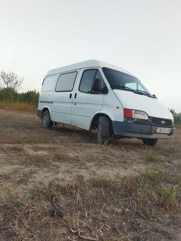 Ford Transit ağ rəngli yük/miniven. Xarici xüsusiyyətlər: - Uzadılmış