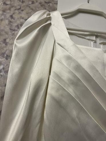 mazol üçün krem: Zərif ağ atlas gəlinlik/paltar - Parça: Yüngül və parlaq atlas (saten — 2