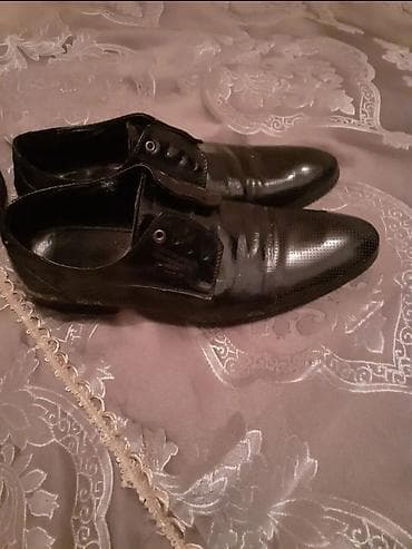 ayaqqab: Gencede satilir lakli ayaqabi Turkiye istehsalidir toydan toya — 1