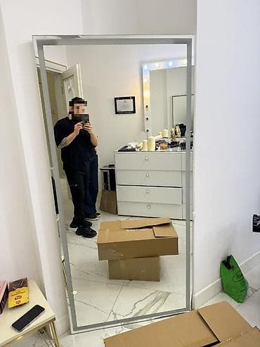 2ci əl mebelər: Ağ rəngdə salon/estetik kabinet üçün geniş saxlama modulu və böyük — 2