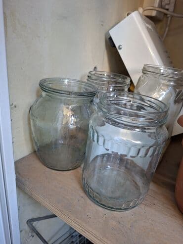 Şüşə bankalar dəsti - Material: şəffaf qalın şüşə - Həcm: təxminən