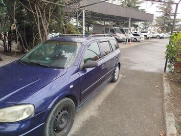 чемодан с инструментами для автомобиля: Opel Astra Caravan (universal), tünd mavi rəng. Xüsusiyyətlər: - — 2