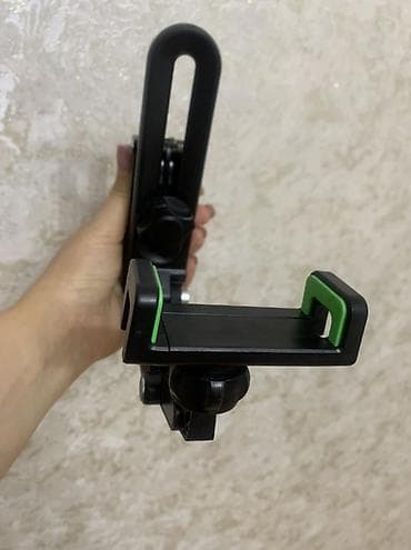 Avtomobil üçün universal telefon tutacağı - Sükanaltı və ya panellərə — 2
