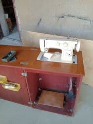 tikiş maşını averlok: Tikiş maşını Chica, İşlənmiş,Elektromexaniki, 2 saplı Ünvandan götürmə — 4