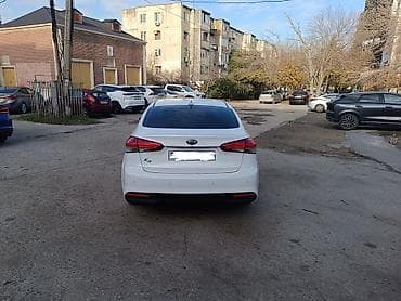 Nəqliyyat: Kia K3: 1.6 l | 2017 il Sedan — 5