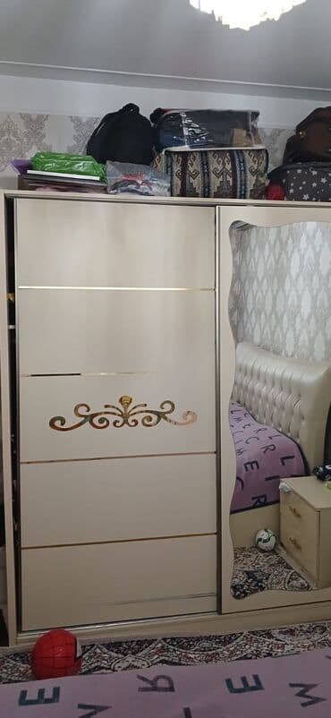 İkinəfərlik çarpayı, Dolab