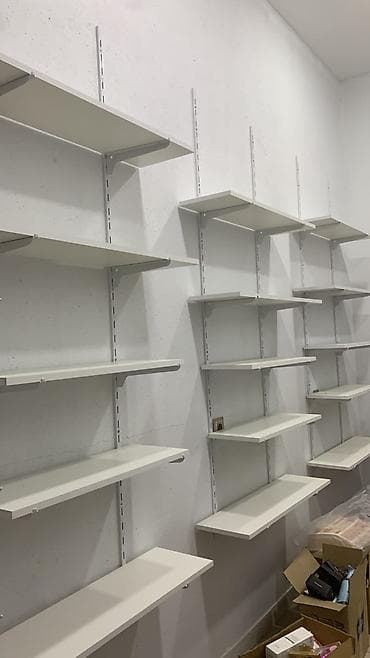 Məhsul: Divar tipli modul rəf sistemi Təsvir: - Ağ rəngli, metal