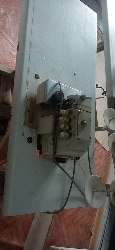 Sənaye tipli overlok tikiş maşını - 3/5 iplə overlok tikişi üçün