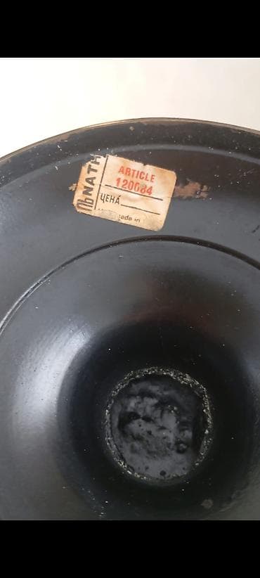 Diqqət əntiqsovet malıdır.Qədimi üslubda bürünc güldanı. Dekorativ