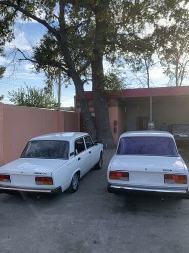 диски на авто ваз 2110 родные: VAZ 2107, ağ rəng, sedan kuzov. Xüsusiyyətlər: - Klassik “Jiquli” — 4