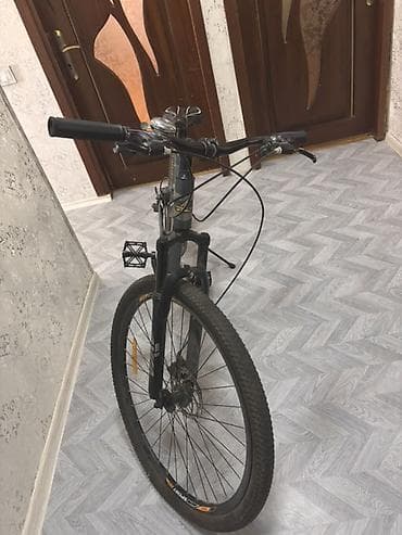 velosiped: AVA V3 dağ velosipedi. Qara və boz rəng kombinində, narıncı — 4