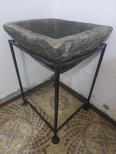 qranit qazan lar: Dekorativ daş lavabo və metal ayaqlı dayağı - Material: Tək parça — 2