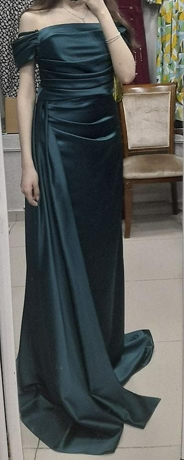 130a alınıb,50yə satılır. 3 4 dəfə geyilib ləkəsi cırığı yoxdu