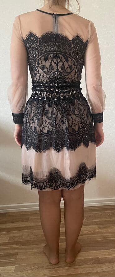 узбекское платье со штанами: Gözəl ziyafət donları, hər biri 15 manat. 38-40 ölçü — 2