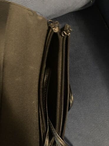 pişik cantası: Gümüşü rəngdə, "V" naxışlı, zəncirvari qayışlı qadın çiyin çantası — 4