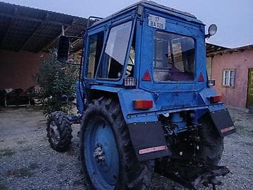avtomobil kompressorları: Belarus MTZ 82.1 traktor. Model üzərində “Беларус MTZ 82.1” nişanı — 6