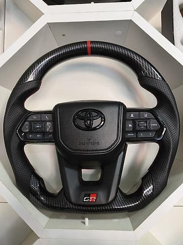Toyota GR sport sükan çarxı – karbon lif örtüklü, perforasiyalı dəri