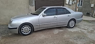 mercedes 200: Mercedes-Benz E-Class: 2.2 l | 2001 il Sedan — 2