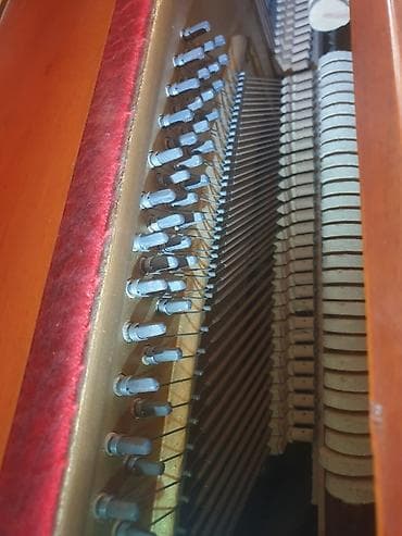 Audi: Pianino riqa satilir yaxşi vəziyyətdədi — 2