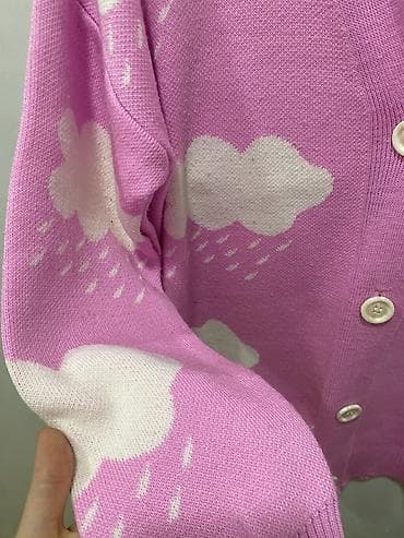 ikinci el xonca: Pembe rəngli naxışlı V-yaxa jaket metroya çatdırılma 1 azn — 2