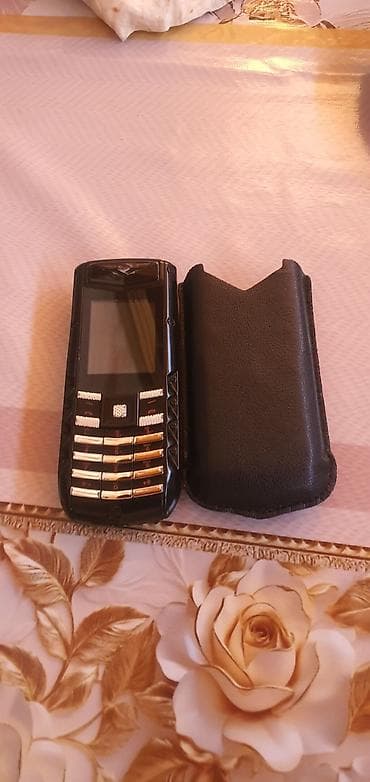 Lüks dizaynlı düyməli mobil telefon - Klassik korpus, qara rəng, ön