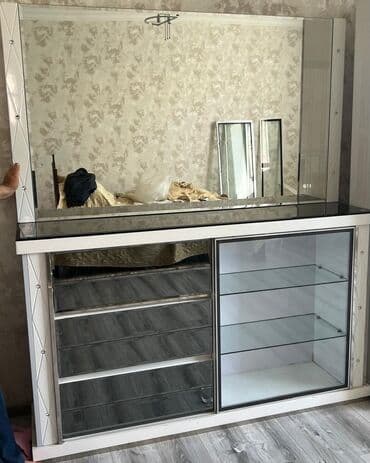 komod: Yeni, Güzgülü, Türkiyə — 1