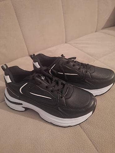 Botinkalar: Qara rəngli idman ayaqqabısı - Üst hissə: dəri/görünüşlü material və — 1