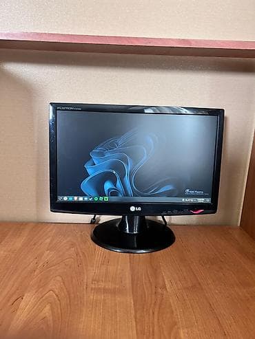 noutbuk satiram: Masaüstü kompüter seti klaviatura mouse sistem bloku monitor ekrandakı — 2