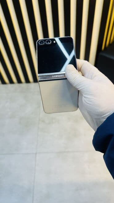 сотовый телефон fly ezzy 3: ✨ Samsung Galaxy Z Flip 4 – 256GB ✨ 📱 Qatlanan premium dizayn ⚡ Güclü — 6