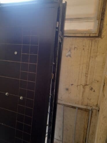 Dəmir giriş qapısı - Material: möhkəm metal/dəmir konstruksiya, polad