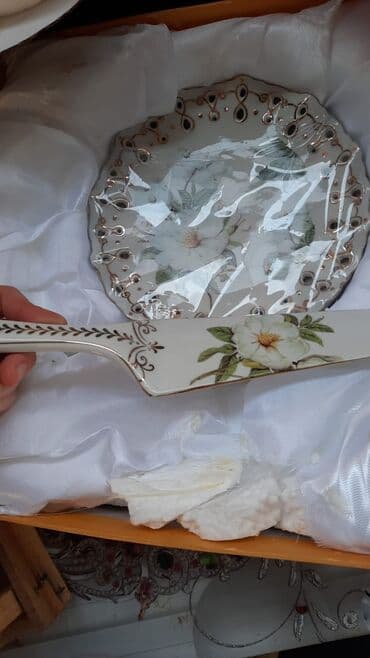 Kasalar, rəng - Ağ