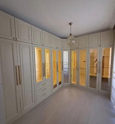 Künc yerləşimli, klassik üslubda qarderob sistemi - L‑şəkilli dizayn