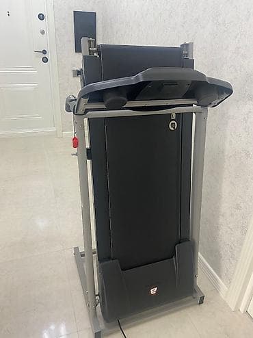 Alman firması olan Brümer şirkətinə məxsus, ideal formada qaçış — 9