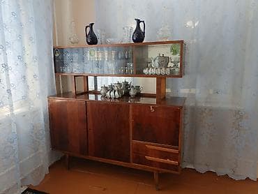islemis mebeler: Retro ağac bufet-vitrin - Material: laklanmış təbii ağac, şponlu ön — 2