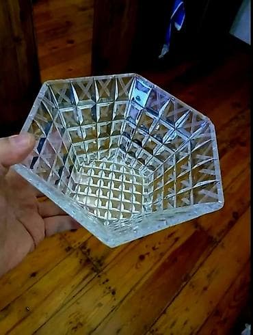 uz sekiller 2022: SSSR.1964 cü il. 
Xrustal.İri,Vaza.
Qırıq,hissəsi,var — 1