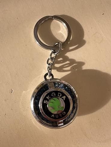kia ceed kapot: Şkoda Auto açarlığı - Brend loqolu metal açarlıq - Ön hissədə yaşıl — 1
