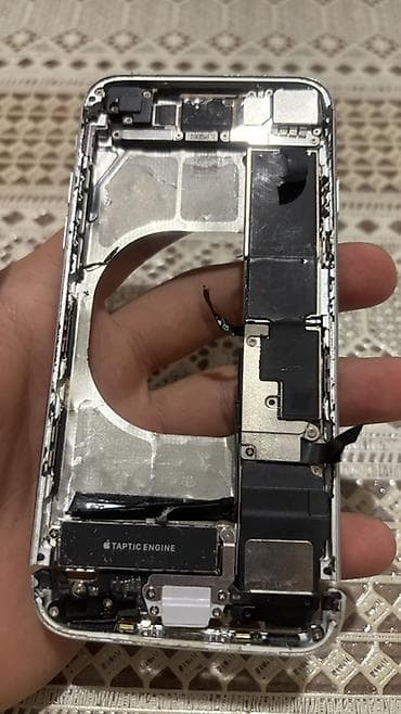 samsung j 51: İphone 8 i clodu yoxdur plata tam işləkdir — 1