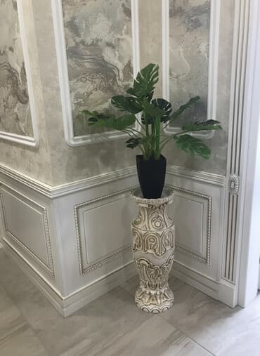 tuya ağacı azerbaycan dilinde: Güldan . Tebii Cöke agacından yıgılıb. Oyma el işidi. Her rengde — 1