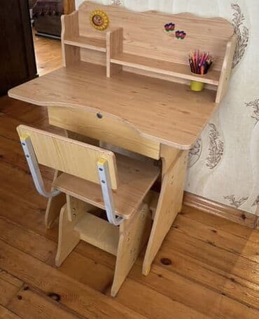 yuxuda taxt gormek: Qonaq otağı üçün, İşlənmiş, Açılmayan, Dördbucaq masa — 1